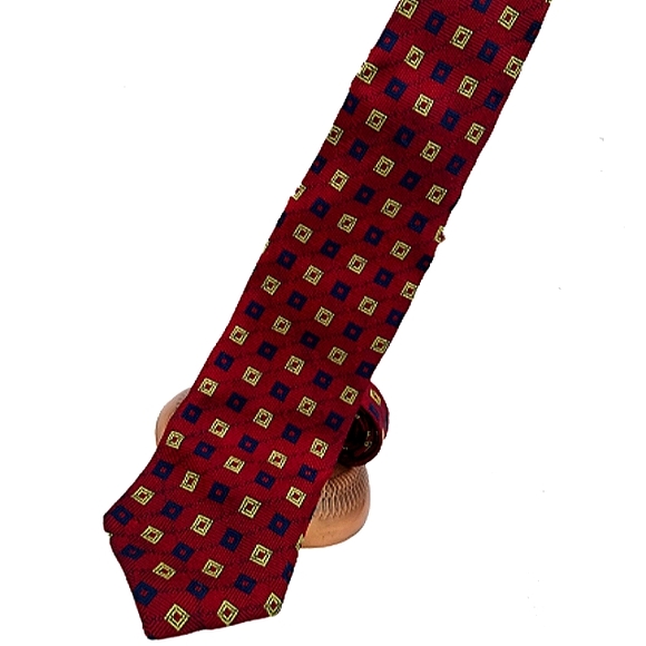 Jos A Banks 100% Silk Red Foulard Geometric Pattern Jacquard Necktie Men's Tie - Picture 1 of 9